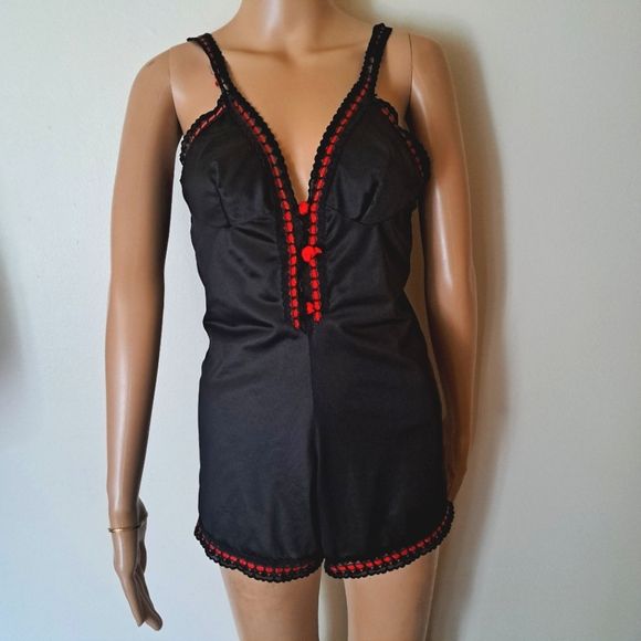 Vtg. 1960's Dupont Nylon Black and Red Rosette Teddy Sm - Picture 2 of 14